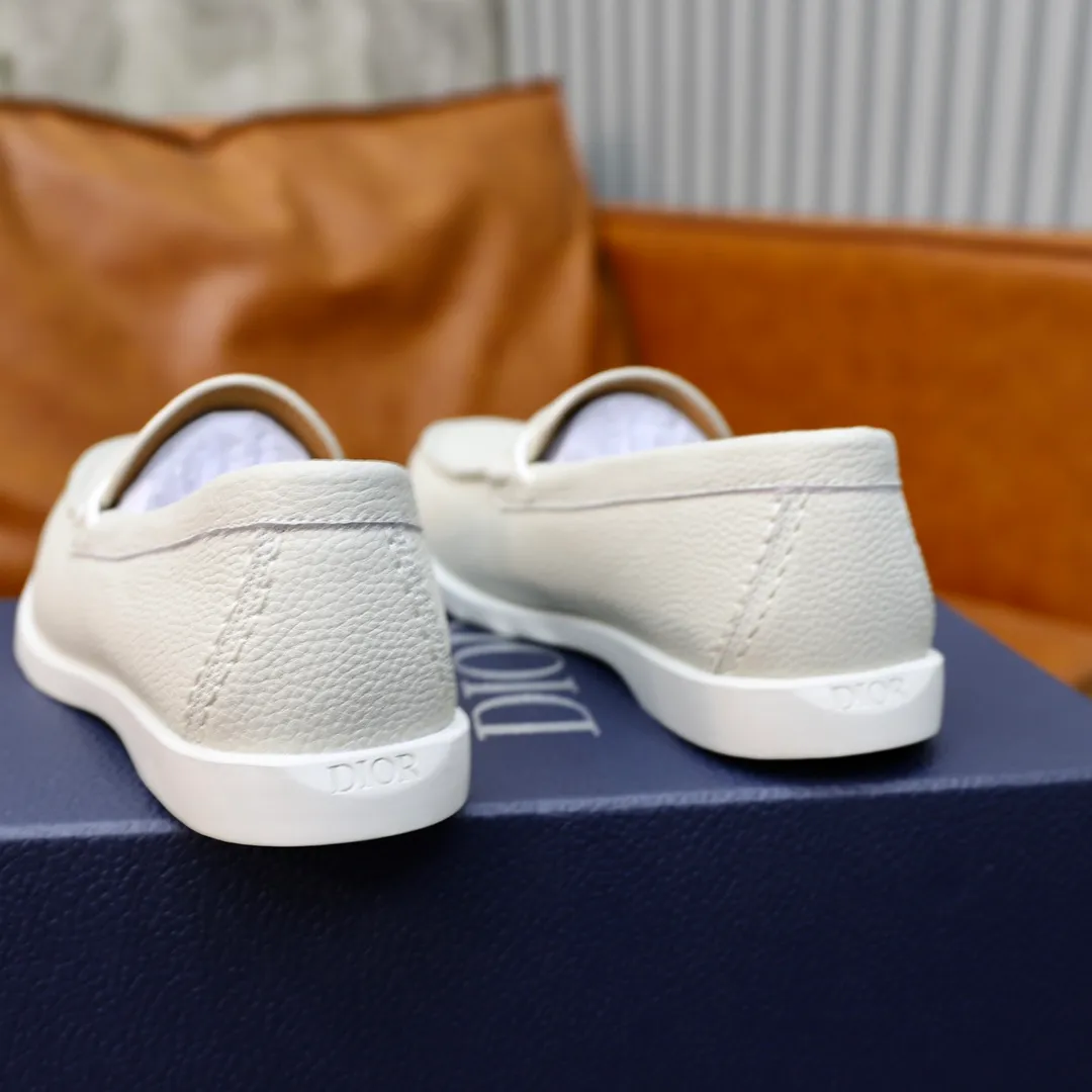Ex-factory price: 540🙅‍♂️🙅‍♂️🙅‍♂️ Brand: Dior DIOR Standard code: Men's code 38/44 (45 can be customized) Grade: Same as the official website Material: Original cowhide stitching, cowhide lining, original TPU wear-resistant soft outsole Style categories: Leisure and sports version, footwear for driving, young fashion, European and American trends, British style Color: actual picture color